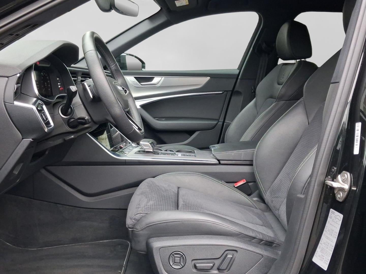 Bild über Audi A6 Avant TFSI e S line 55 TFSI e quattro S tronic - für weitere Informationen kontaktieren Sie den Audi Partner