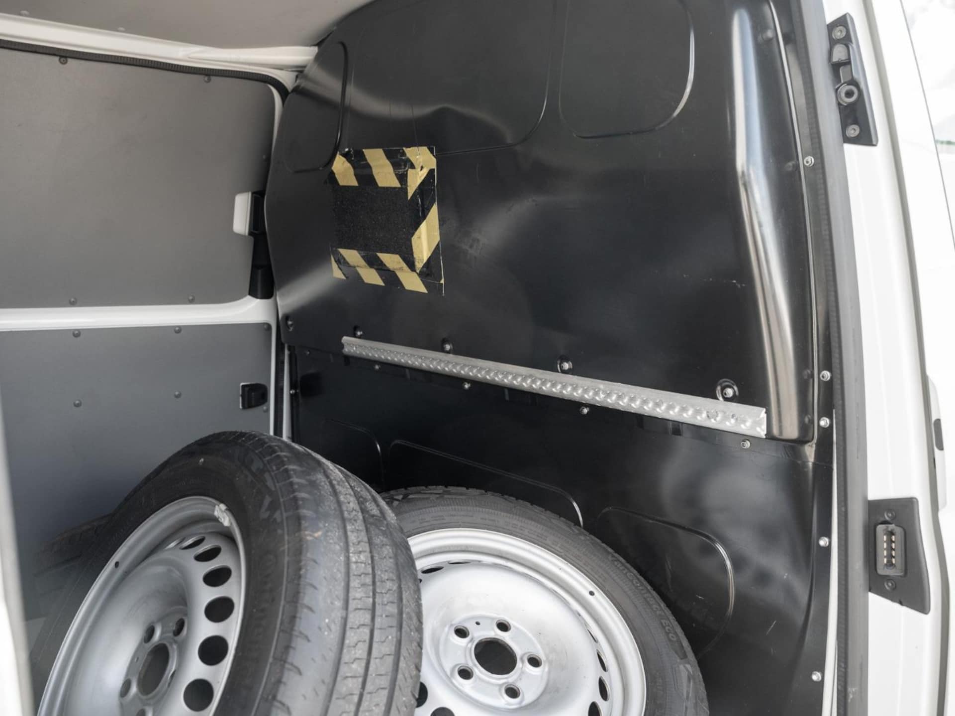 Volkswagen T6.1 Transporter Kasten langer Radstand