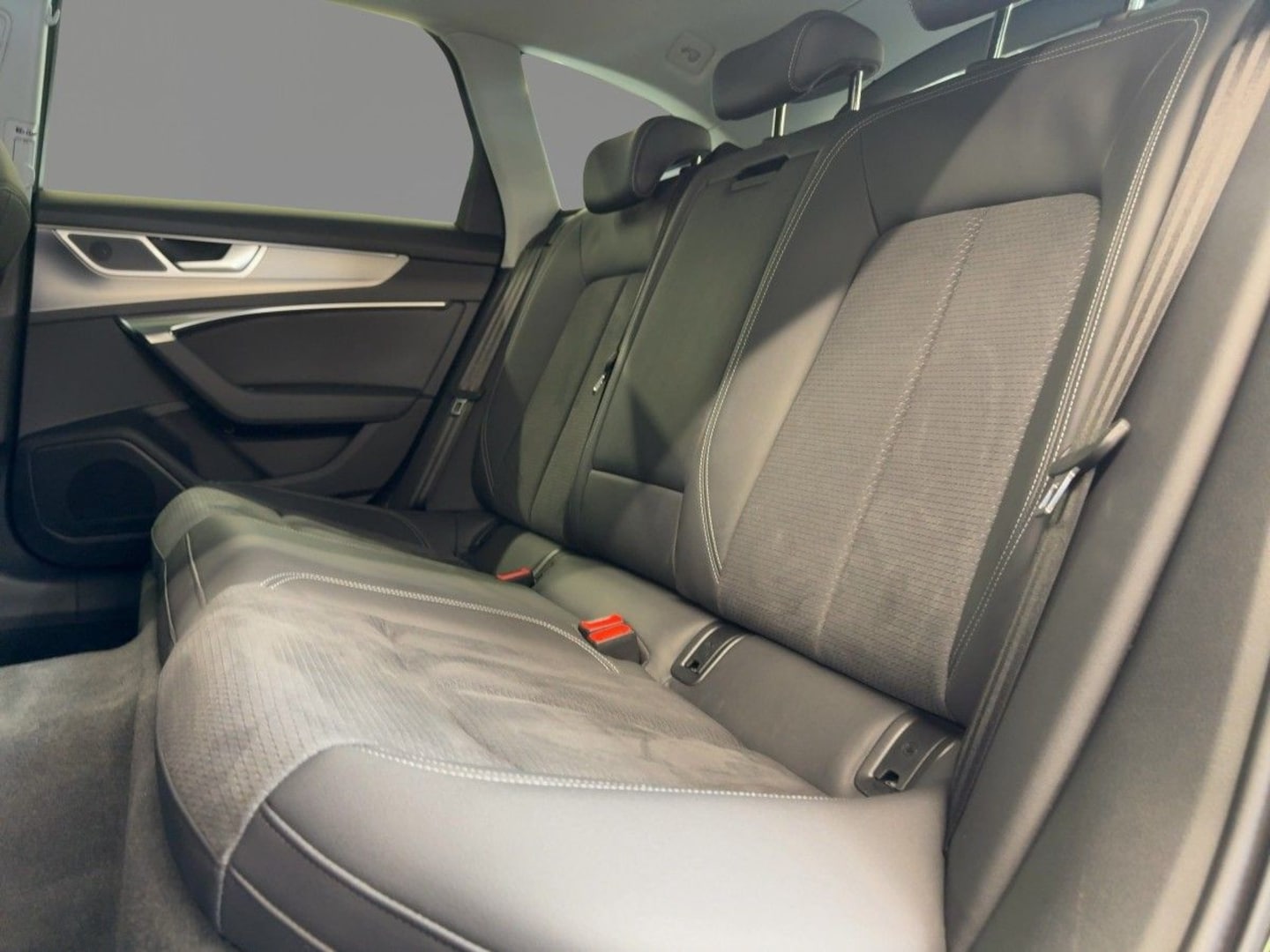 Bild über Audi S6 Avant TDI quattro tiptronic - für weitere Informationen kontaktieren Sie den Audi Partner