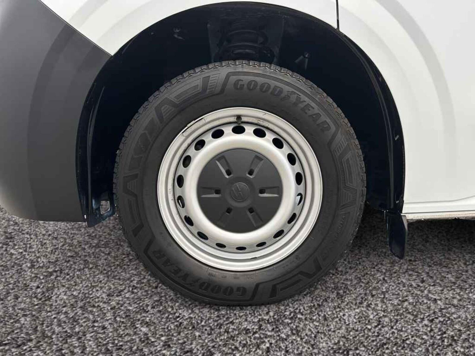 Volkswagen Transporter Kasten kurzer Radstand – Bild 5