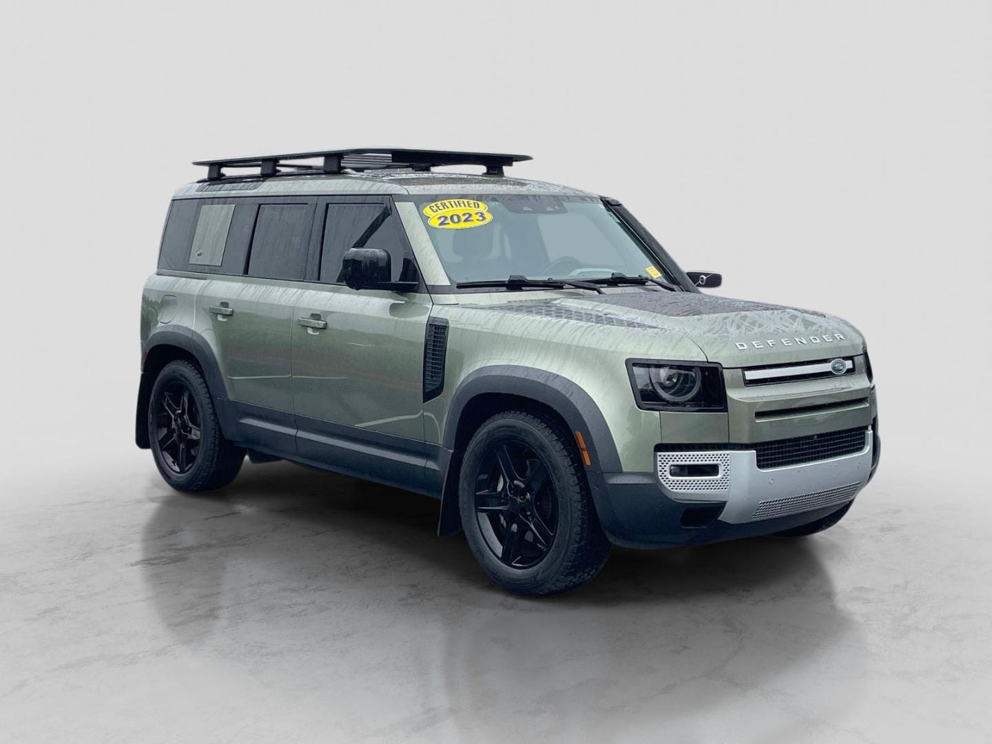 2023 Land Rover Defender SE's photo