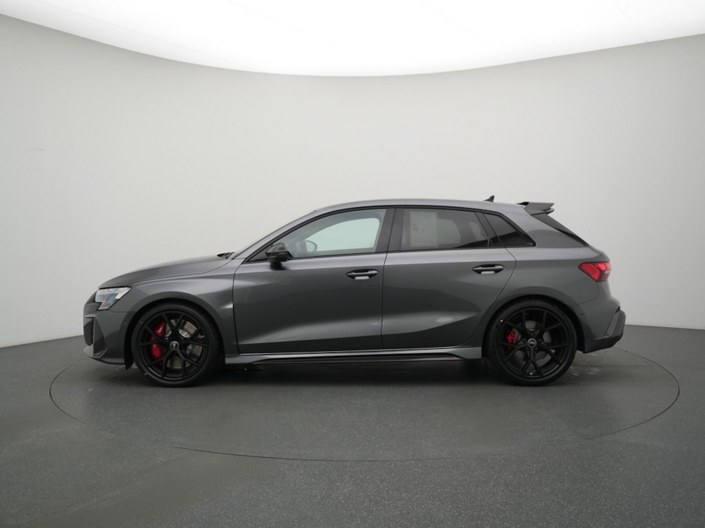Bild über Audi RS 3 Sportback TFSI quattro S tronic - für weitere Informationen kontaktieren Sie den Audi Partner
