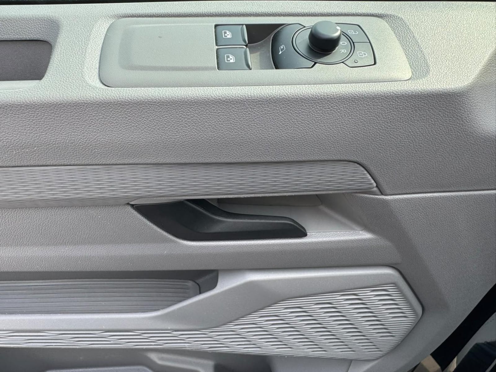 Volkswagen Transporter Kombi langer Radstand – Bild 12