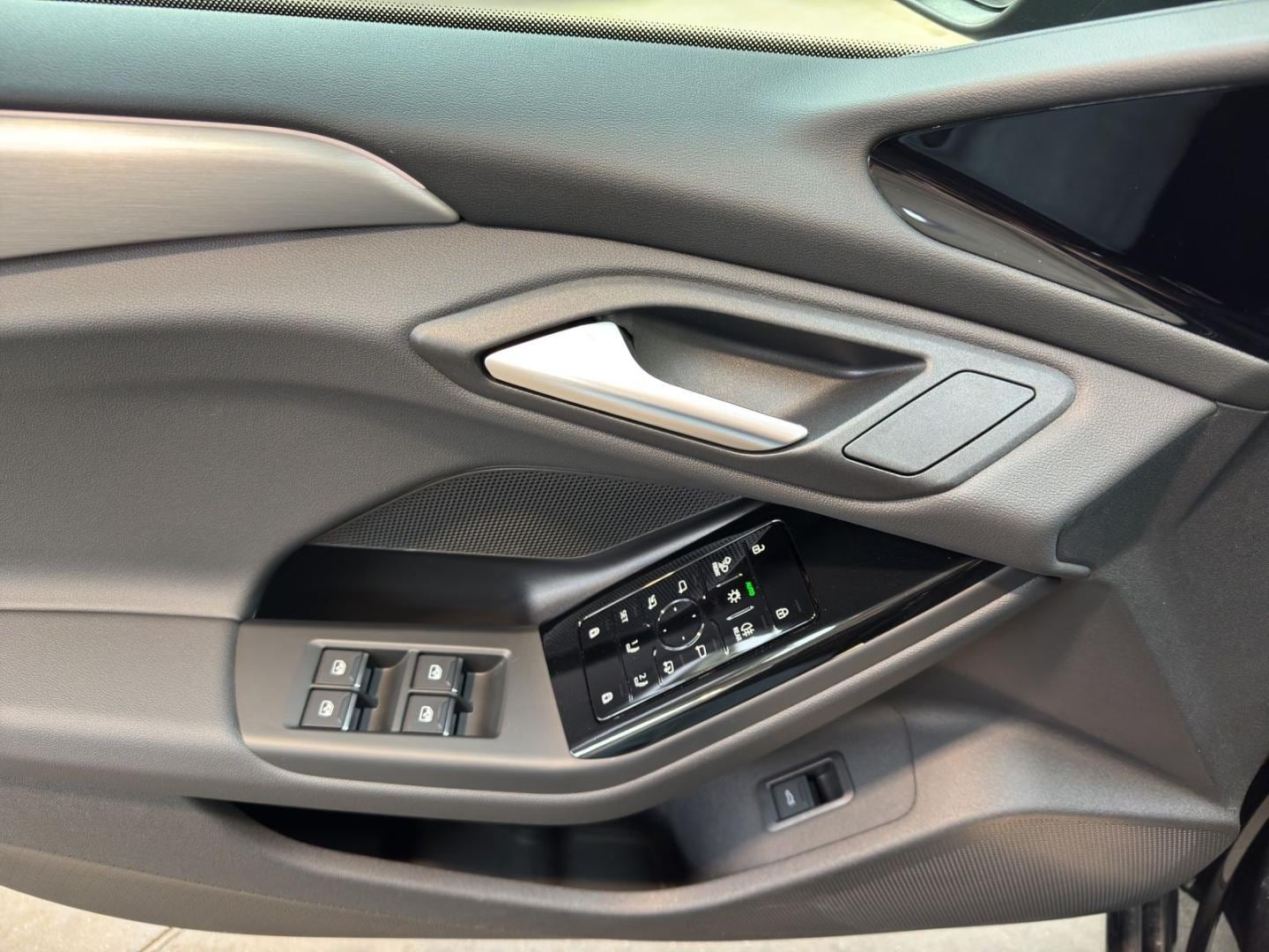 Bild über Audi A6 Avant e-tron e-tron - für weitere Informationen kontaktieren Sie den Audi Partner