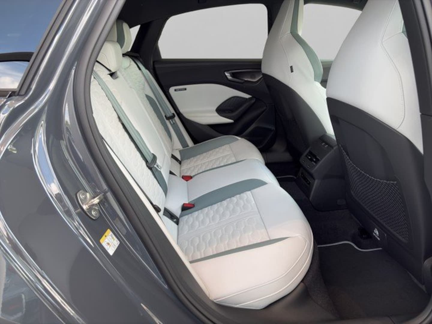 Bild über Audi RS 5 Limousine TFSI quattro 470 kW tiptronic - für weitere Informationen kontaktieren Sie den Audi Partner