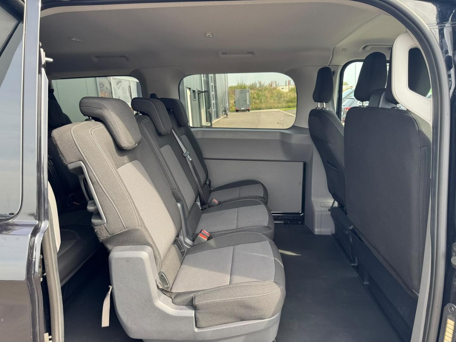 Volkswagen Transporter Kombi langer Radstand – Bild 17