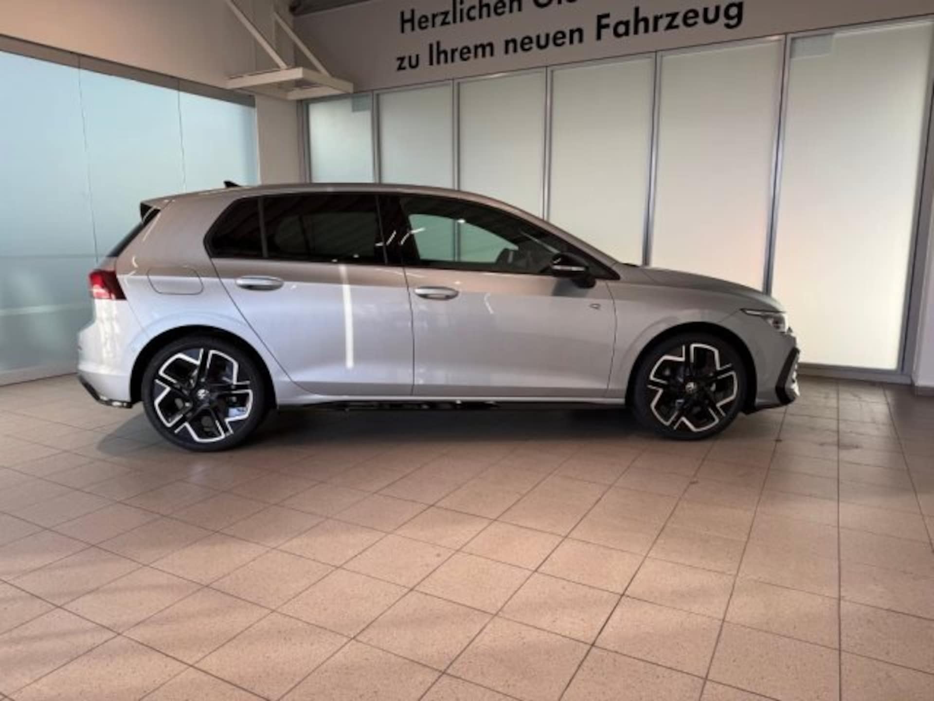 Volkswagen Golf R-Line