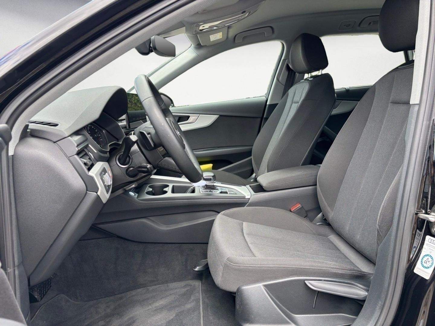 Bild über Audi A4 Avant 35 TFSI S tronic - für weitere Informationen kontaktieren Sie den Audi Partner