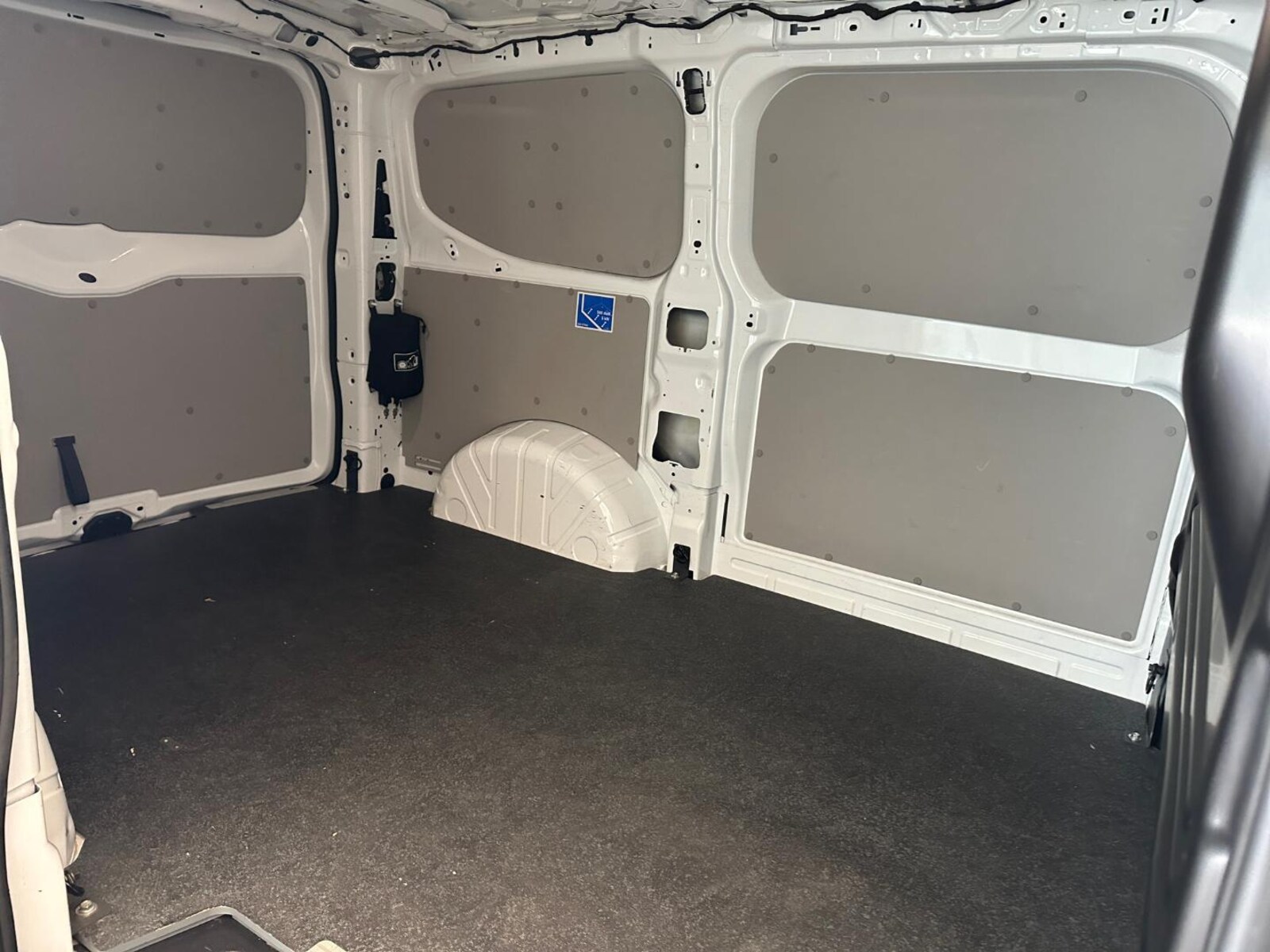 Volkswagen Transporter Kasten kurzer Radstand – Bild 13