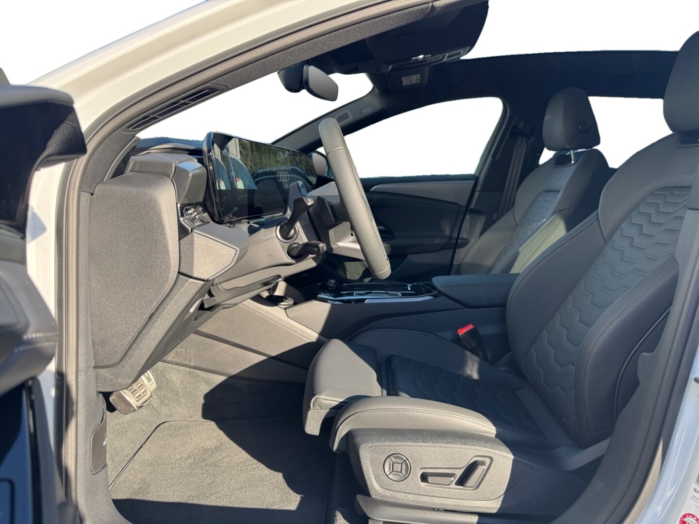 Bild über Audi A6 Avant e-tron S line business e-tron performance 270 kW - für weitere Informationen kontaktieren Sie den Audi Partner
