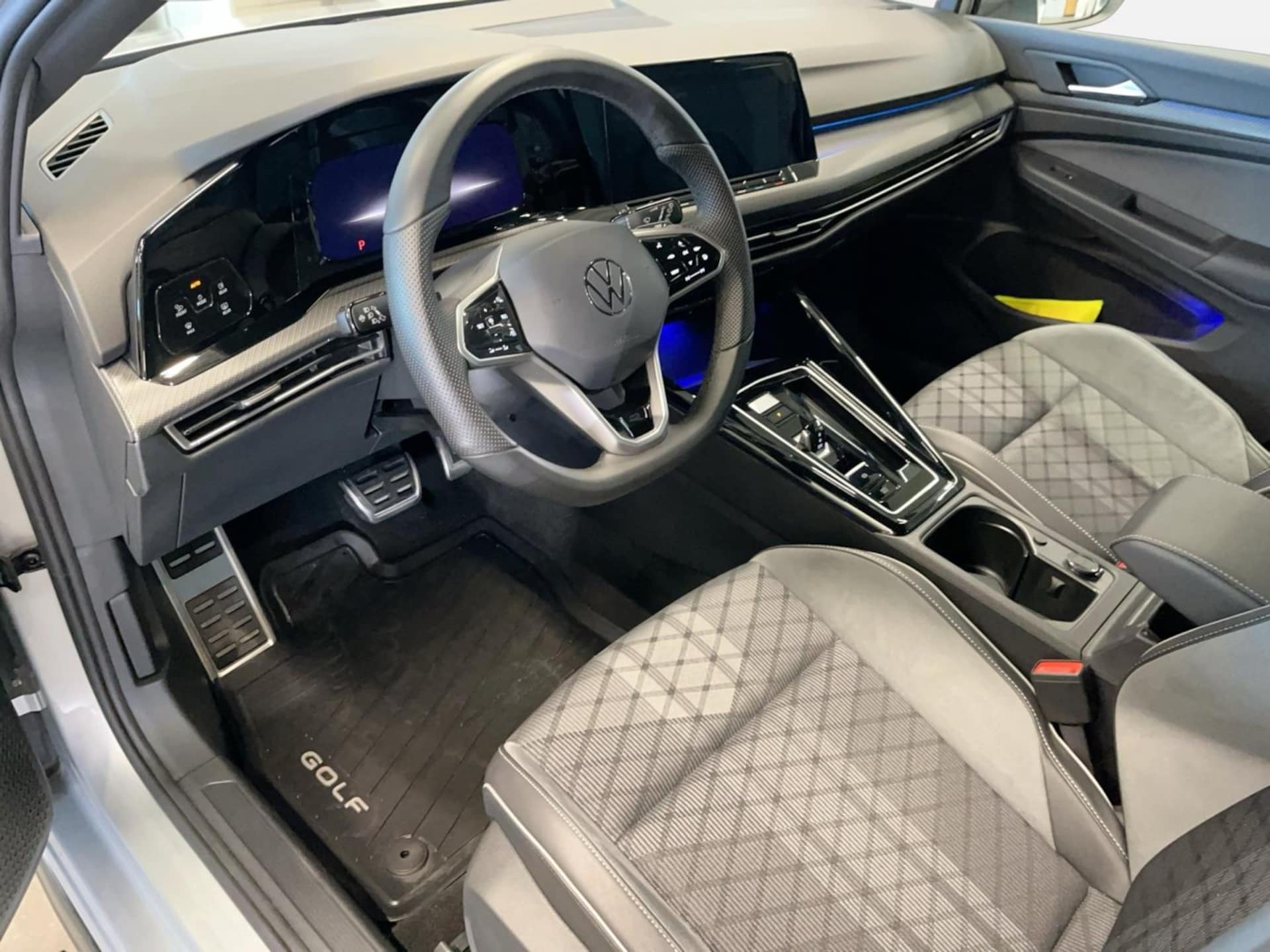 Volkswagen Golf R-Line