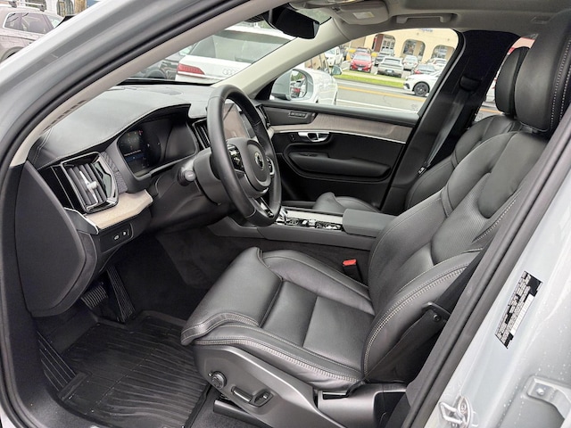 2025 Volvo XC90 Plug-In Hybrid