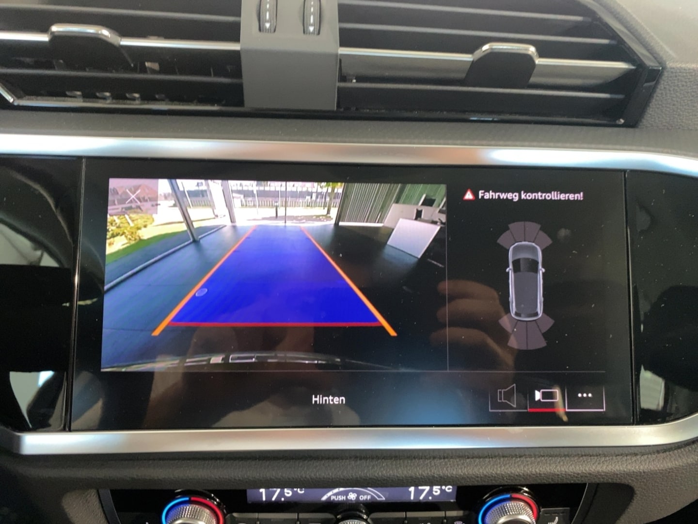 Bild über Audi Q3 40 TFSI quattro S tronic - für weitere Informationen kontaktieren Sie den Audi Partner