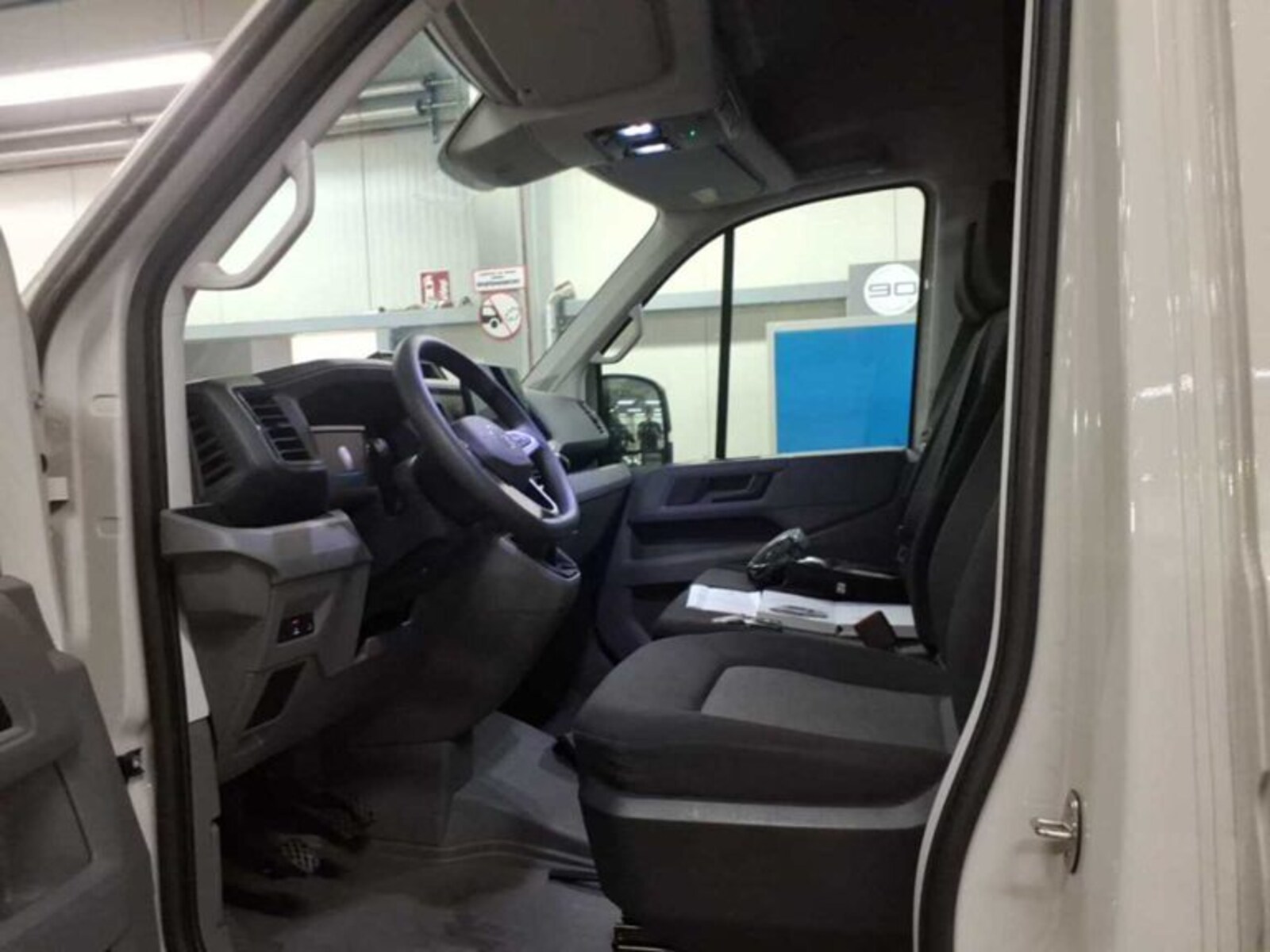 Volkswagen Crafter Kasten mittlerer Radstand – Bild 4