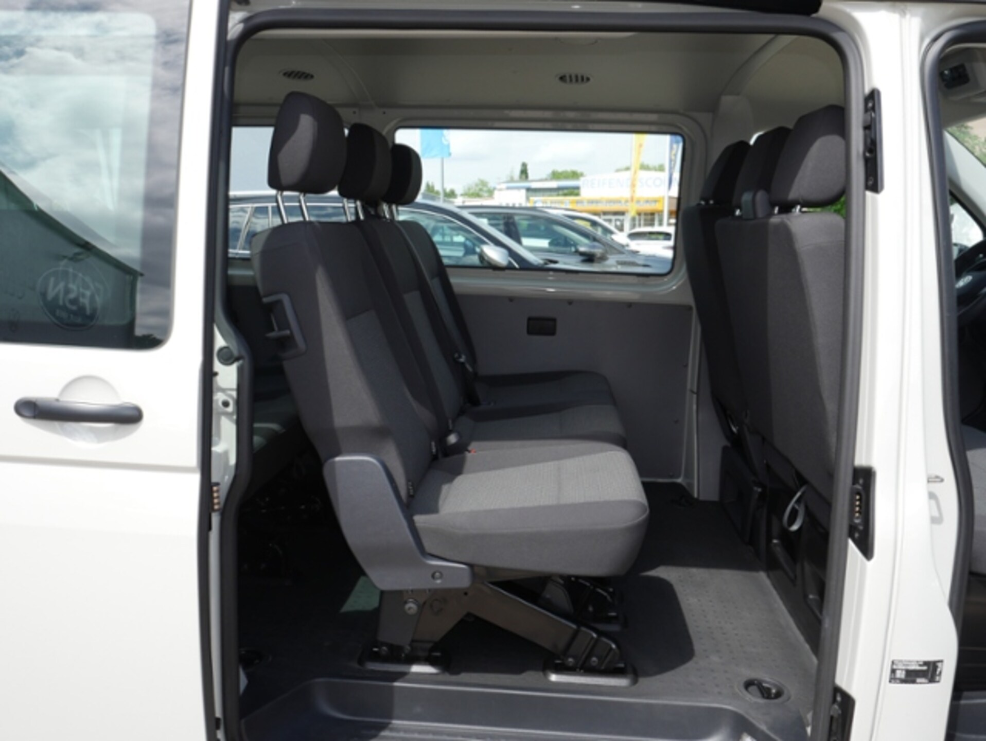 Volkswagen T6.1 Transporter Kombi langer Radstand