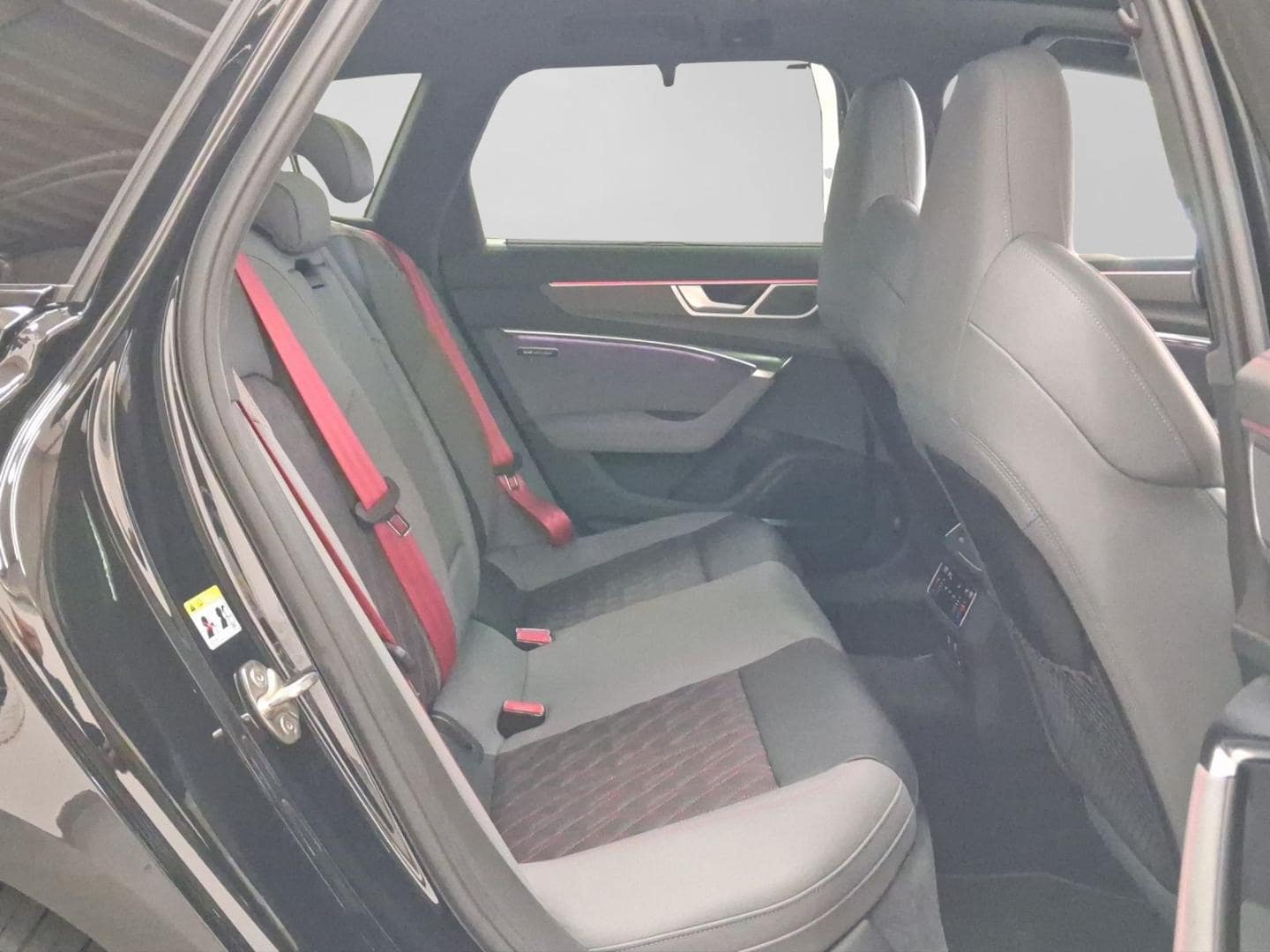 Bild über Audi S6 Avant TDI quattro tiptronic - für weitere Informationen kontaktieren Sie den Audi Partner