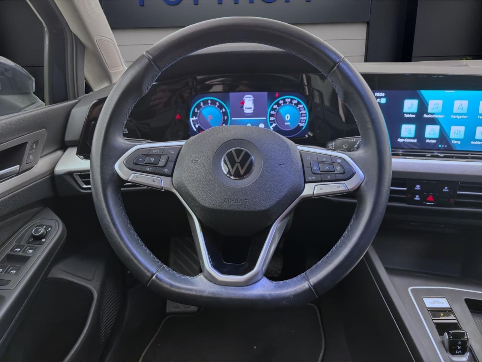 Volkswagen Golf Variant Life