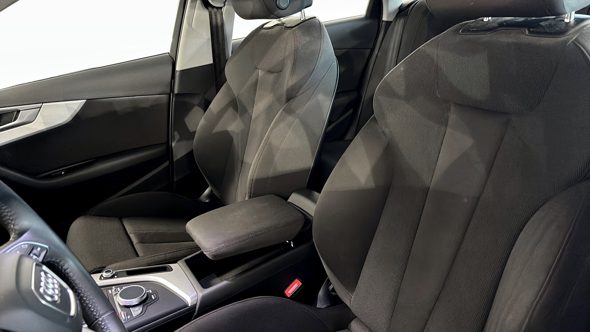 Bild som visar&nbsp;Audi A4 allroad quattro&nbsp;A4 allroad 2.0 TDI quattro Proline 190 hk 6-växlad - för mer information kontakta din Audi Partner