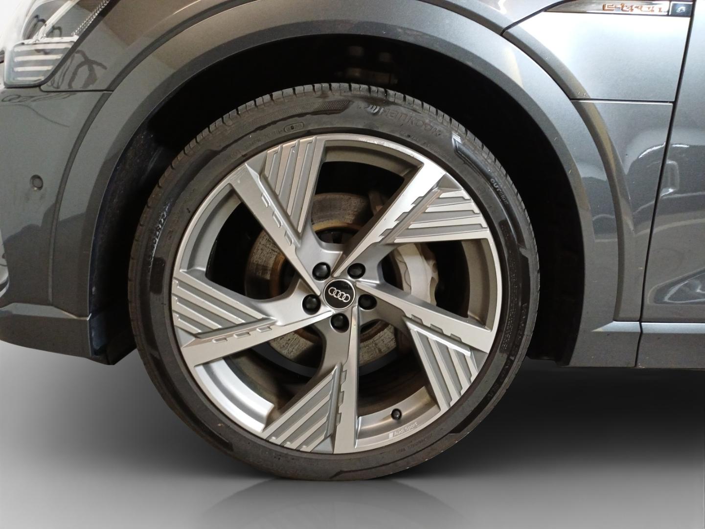 Image about Audi e-tron Sportback Black Edition S line 55 quattro 300,00 kW