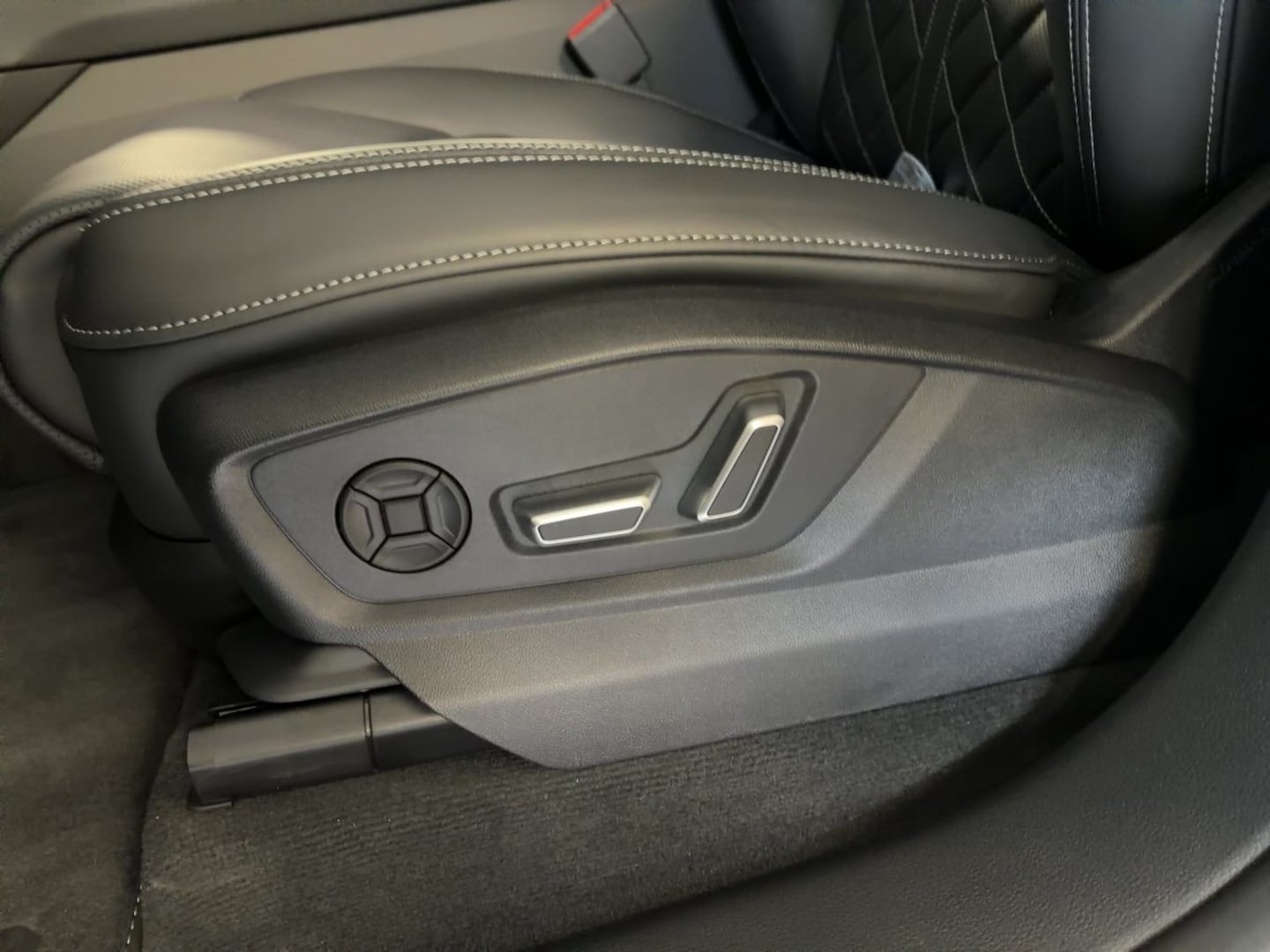 Bild über Audi Q8 SUV 50 TDI quattro tiptronic - für weitere Informationen kontaktieren Sie den Audi Partner