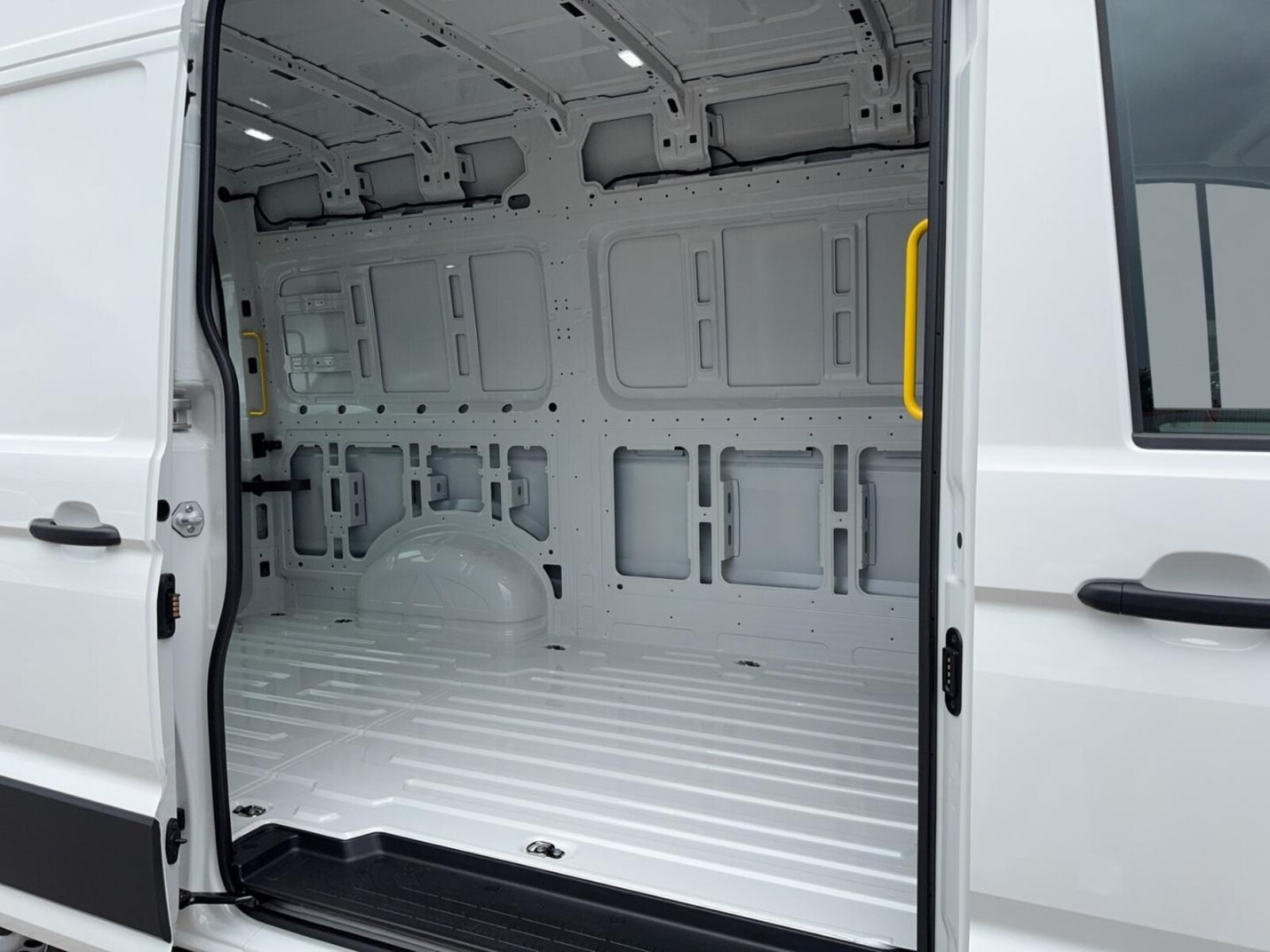 Volkswagen Crafter Kasten mittlerer Radstand – Bild 10