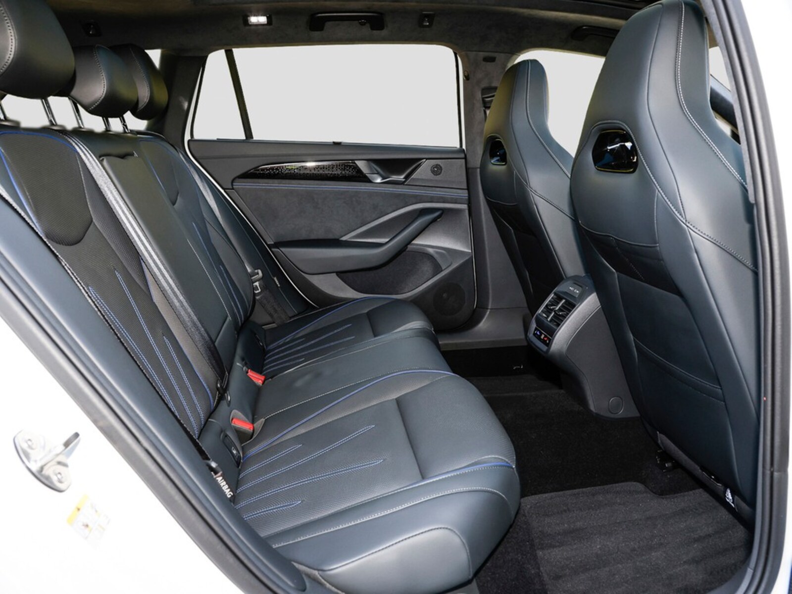 Volkswagen Passat – Bild 10