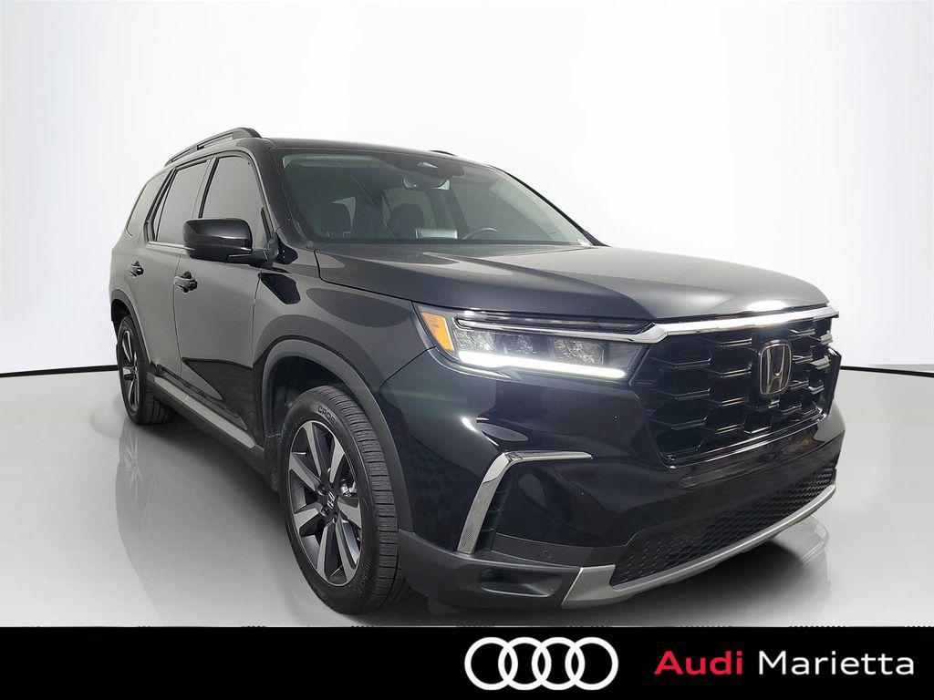 2025 Honda Pilot Touring 2WD's photo