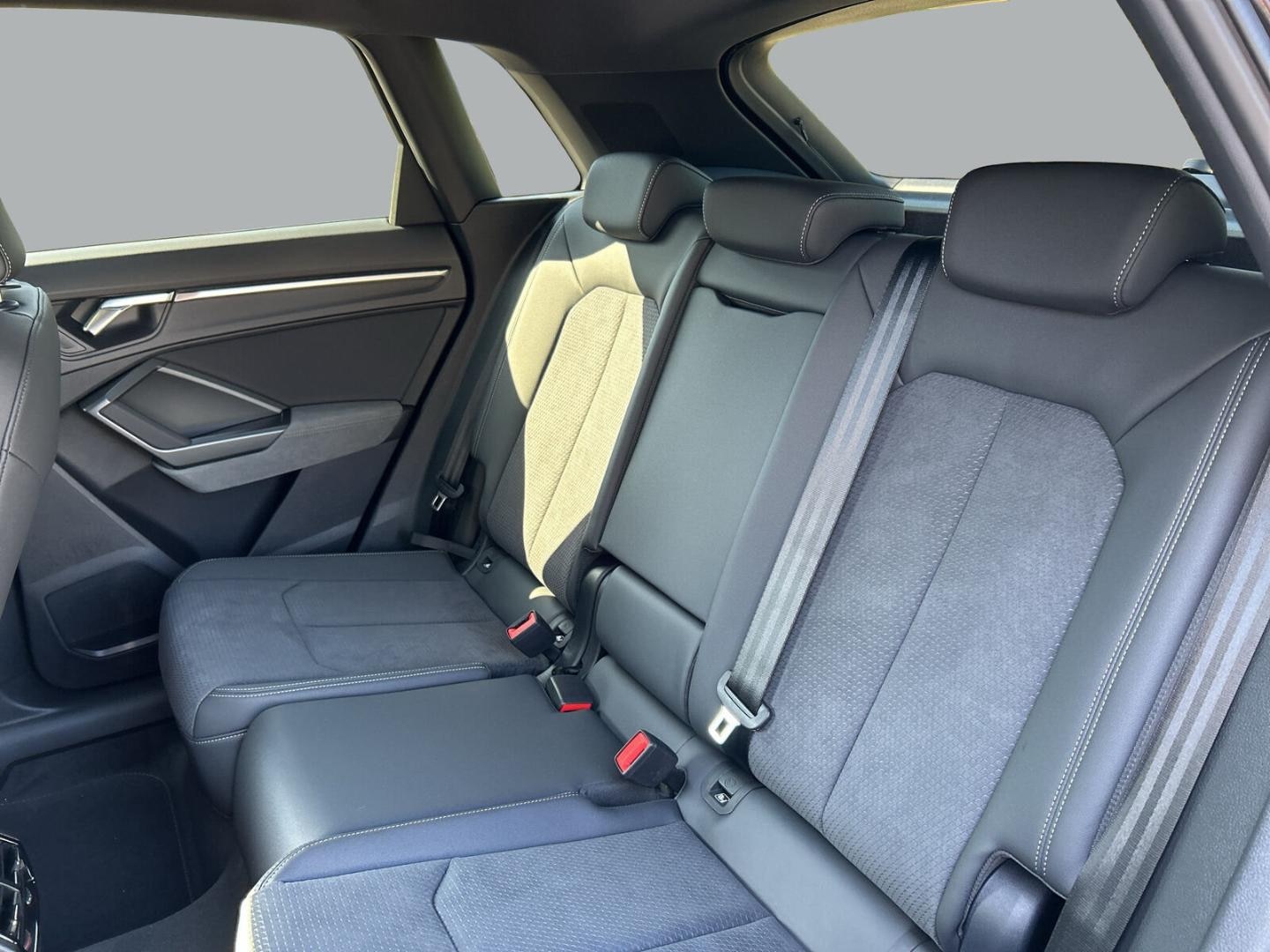 Bild über Audi Q3 TFSI quattro 140 kW S tronic - für weitere Informationen kontaktieren Sie den Audi Partner