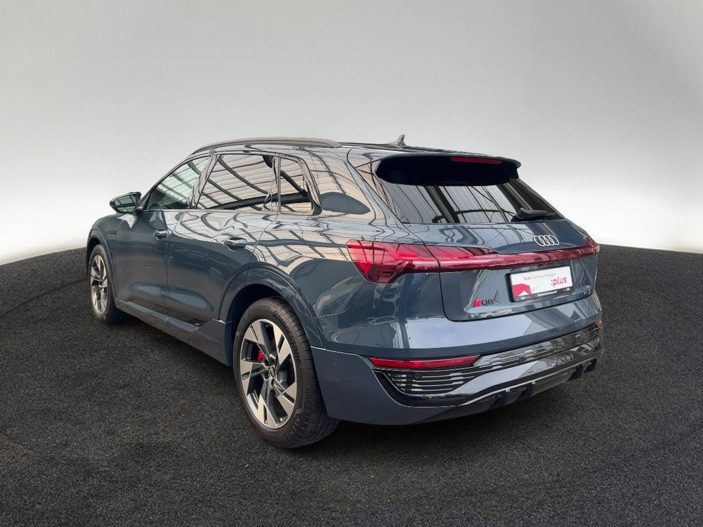 Bild über Audi Q8 e-tron S line 50 e-tron quattro - für weitere Informationen kontaktieren Sie den Audi Partner