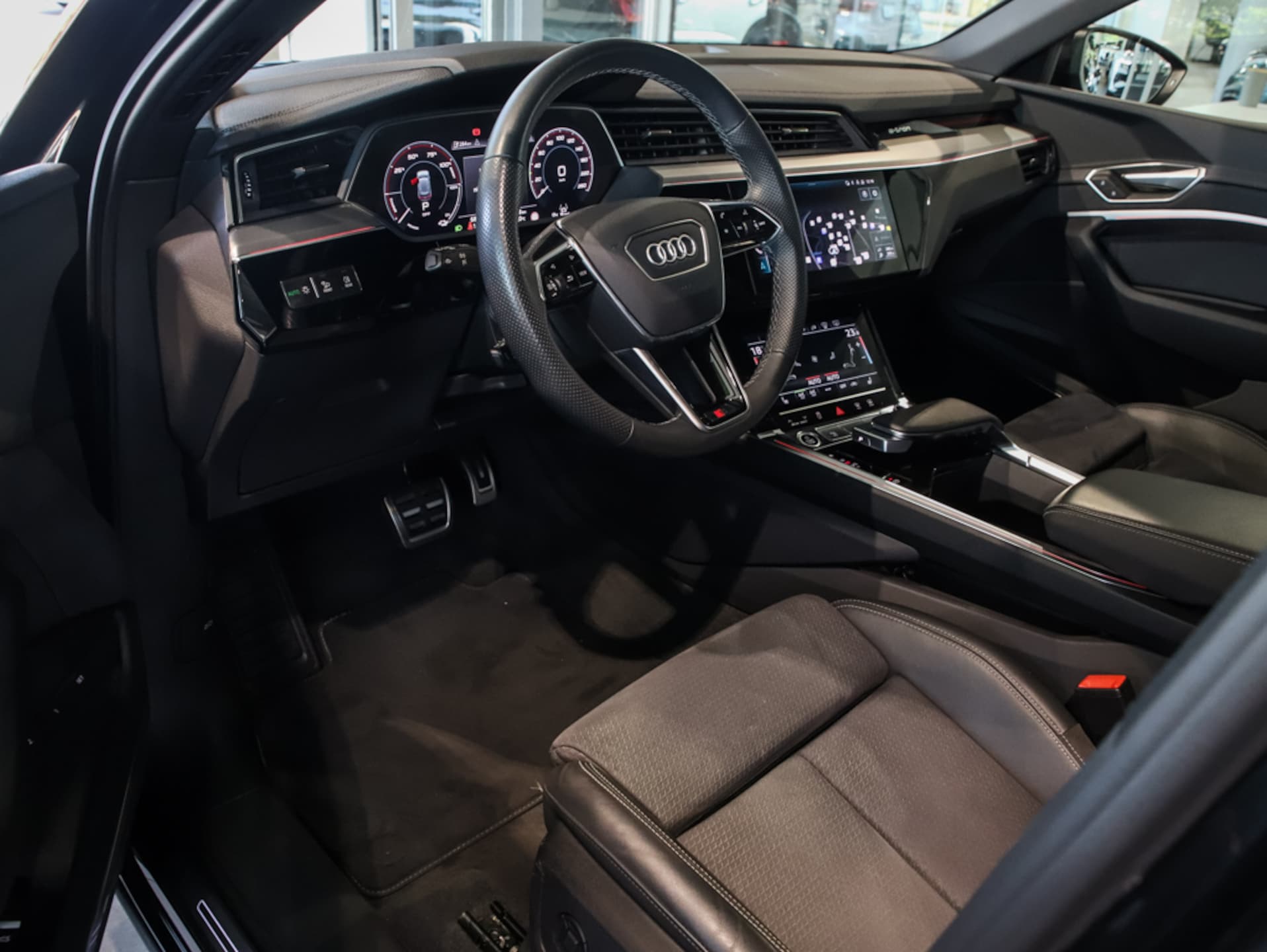 Audi Q8 e-tron S line