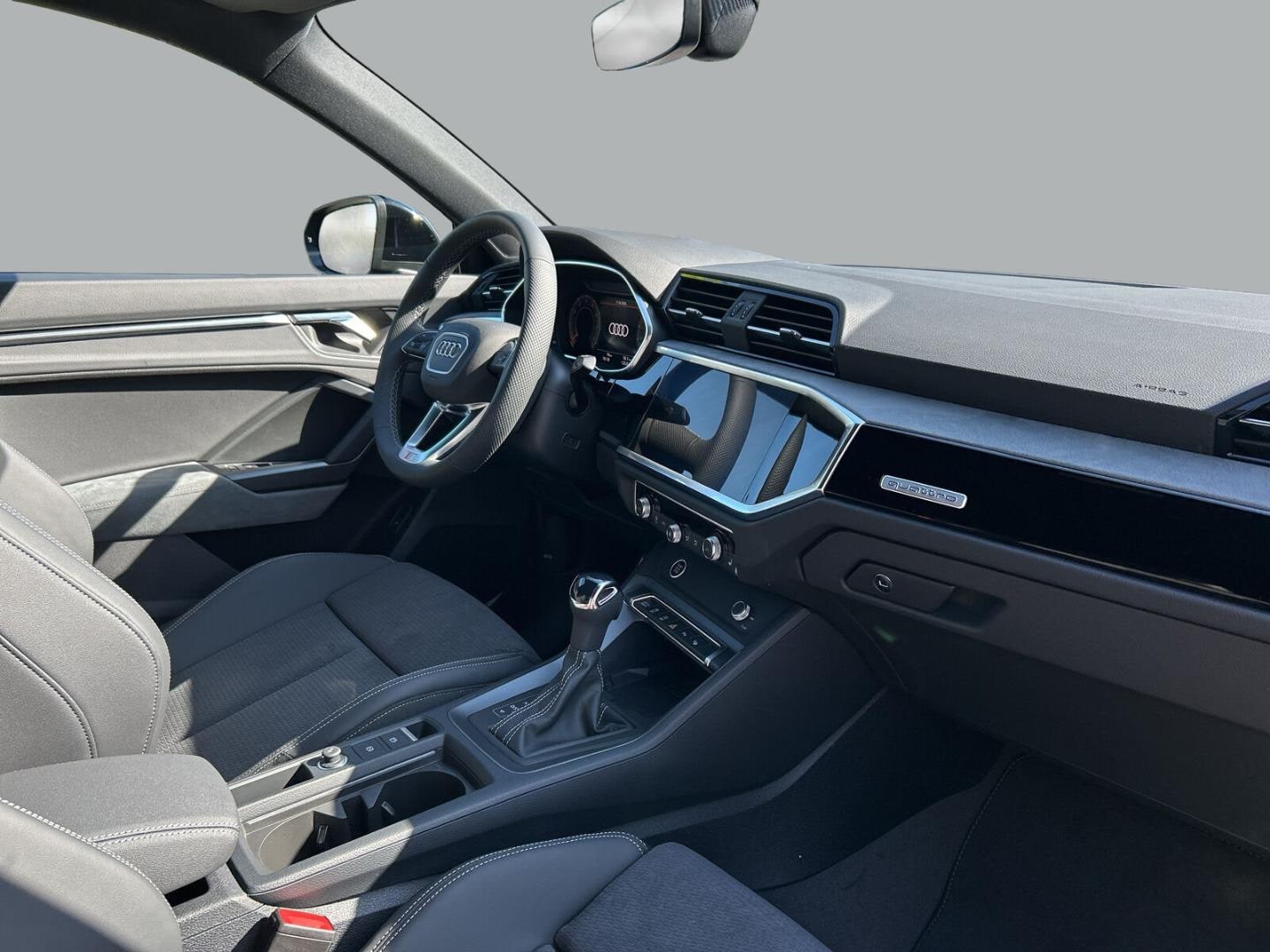 Bild über Audi Q3 TFSI quattro 140 kW S tronic - für weitere Informationen kontaktieren Sie den Audi Partner