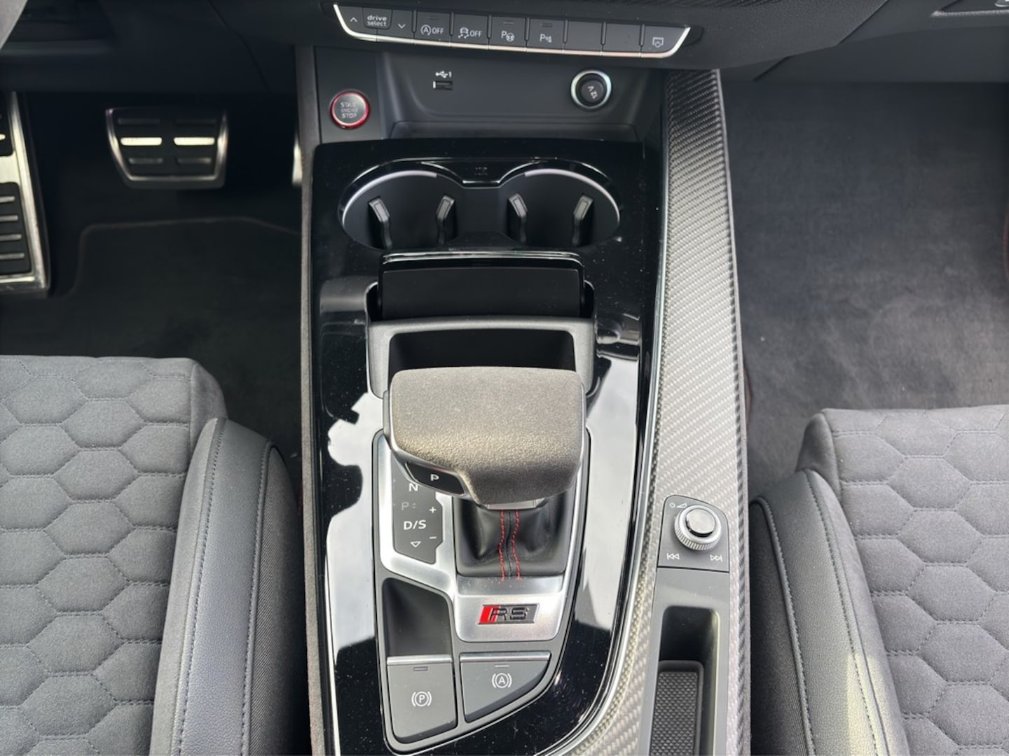 Bild über Audi RS 4 Avant TFSI quattro tiptronic - für weitere Informationen kontaktieren Sie den Audi Partner