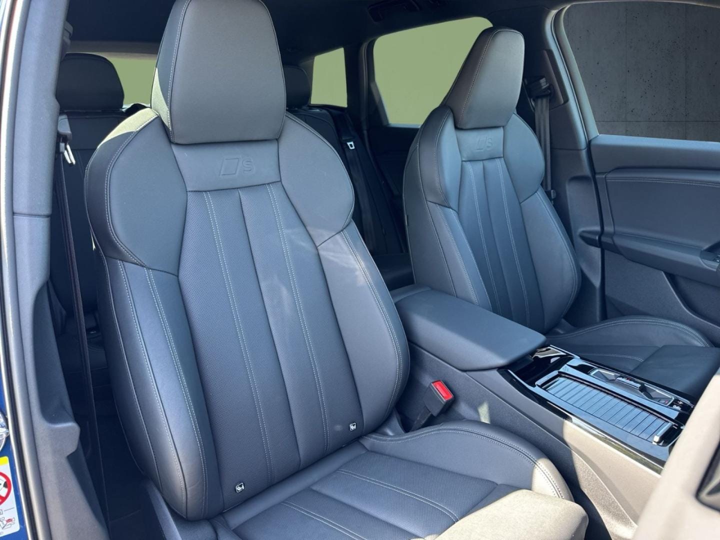 Bild über Audi SQ6 SUV e-tron e-tron quattro - für weitere Informationen kontaktieren Sie den Audi Partner