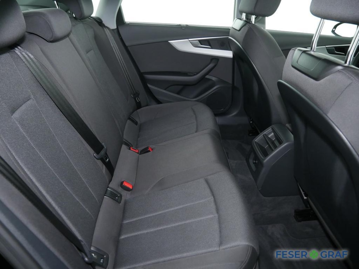 Bild über Audi A4 Limousine 40 TFSI S tronic - für weitere Informationen kontaktieren Sie den Audi Partner