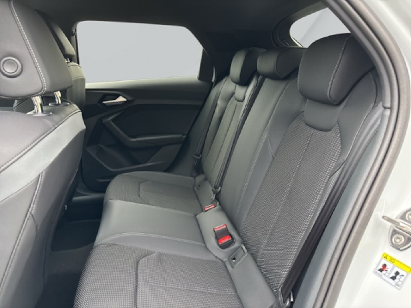 Bild über Audi A1 Sportback S line 35 TFSI S tronic - für weitere Informationen kontaktieren Sie den Audi Partner
