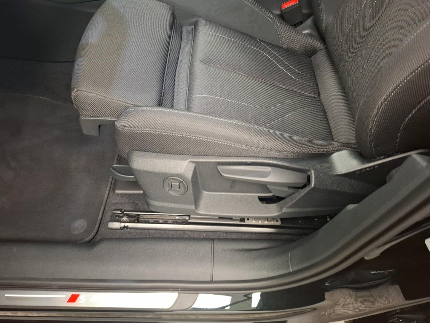 Bild über Audi Q3 SUV TFSI 110 kW S tronic - für weitere Informationen kontaktieren Sie den Audi Partner