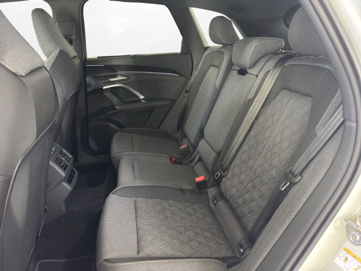 Bild über Audi Q5 SUV TDI quattro 150 kW S tronic - für weitere Informationen kontaktieren Sie den Audi Partner