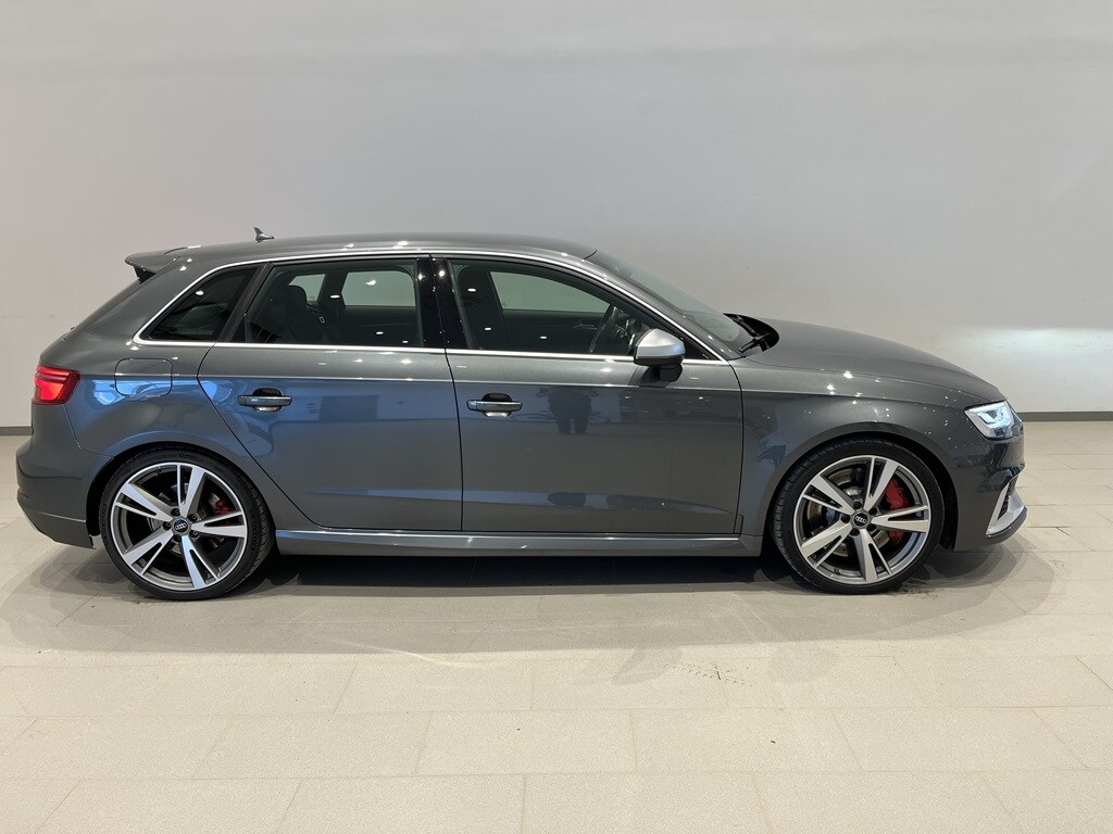 Bild som visar&nbsp;Audi RS 3 Sportback&nbsp;RS 3 Sportback 2.5 TFSI quattro 400 hk S tronic - för mer information kontakta din Audi Partner