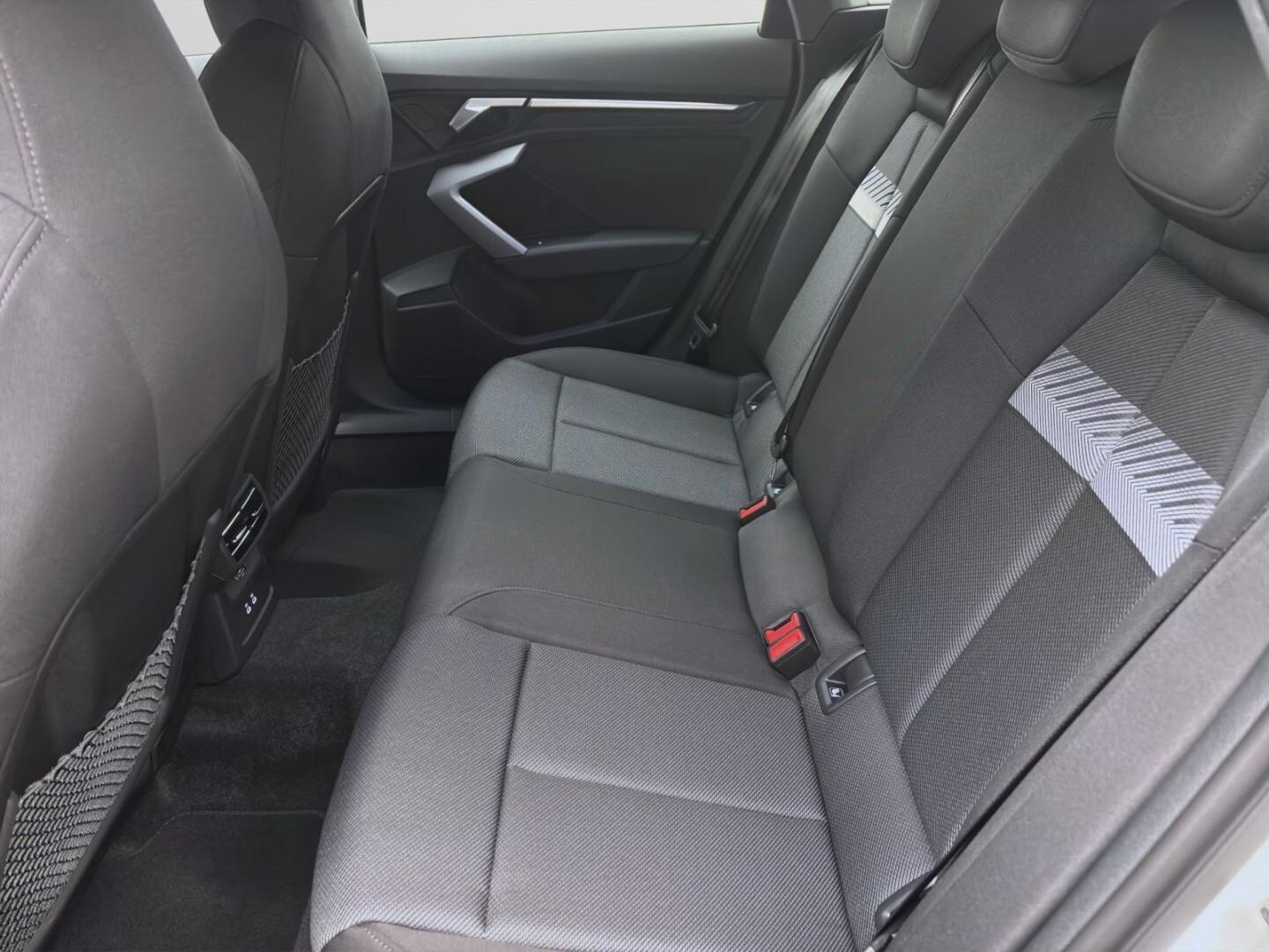 Bild über Audi A3 Sportback 35 TDI S tronic - für weitere Informationen kontaktieren Sie den Audi Partner