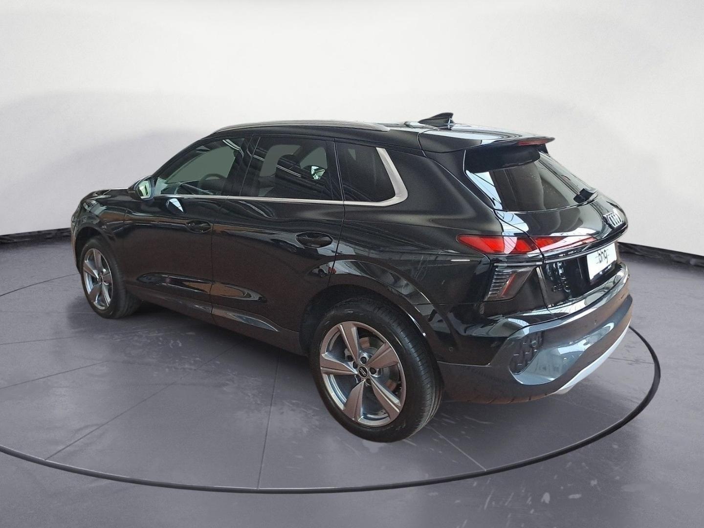Bild über Audi Q3 SUV TFSI 110 kW S tronic - für weitere Informationen kontaktieren Sie den Audi Partner