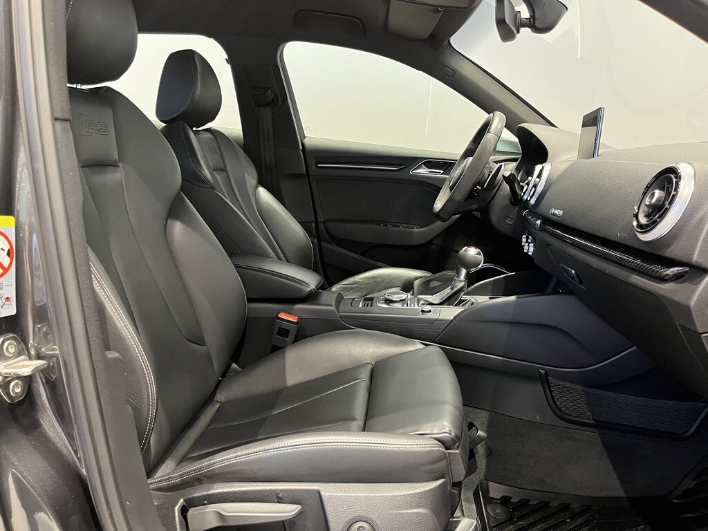 Bild som visar&nbsp;Audi RS 3 Sportback&nbsp;RS 3 Sportback 2.5 TFSI quattro 400 hk S tronic - för mer information kontakta din Audi Partner