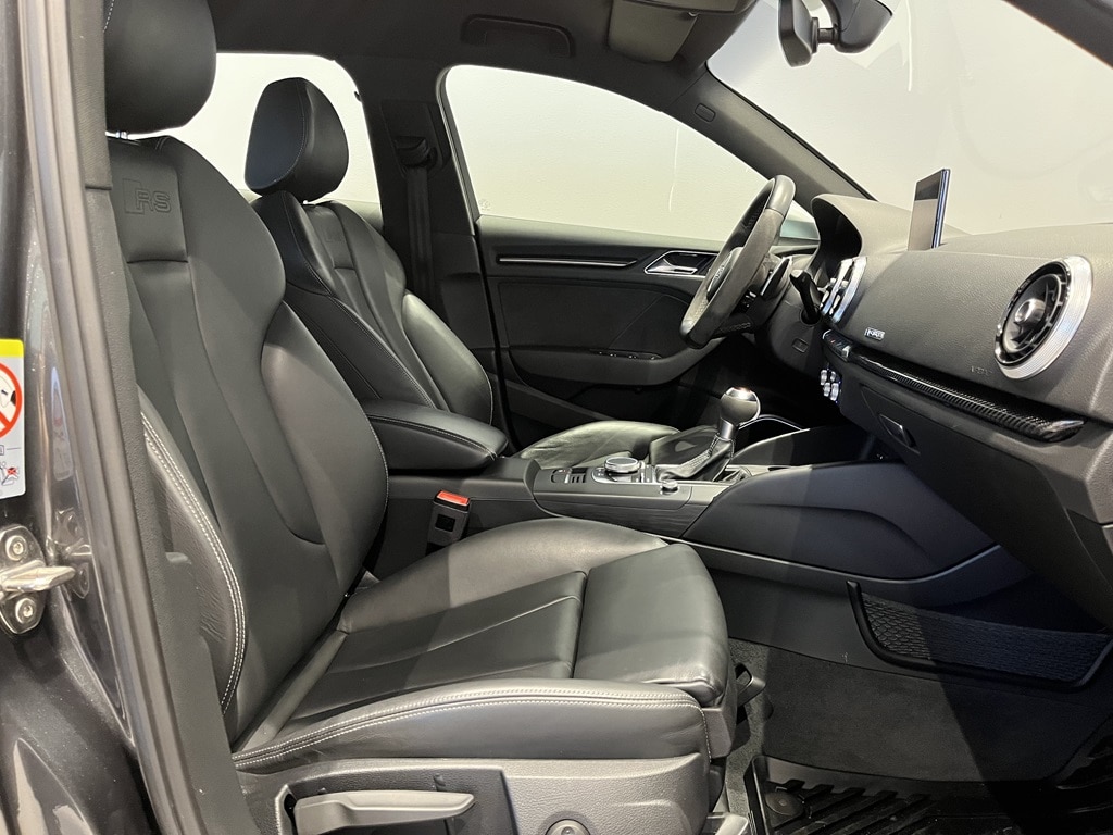 Bild som visar Audi RS 3 Sportback RS 3 Sportback 2.5 TFSI quattro 400 hk S tronic - för mer information kontakta din Audi Partner