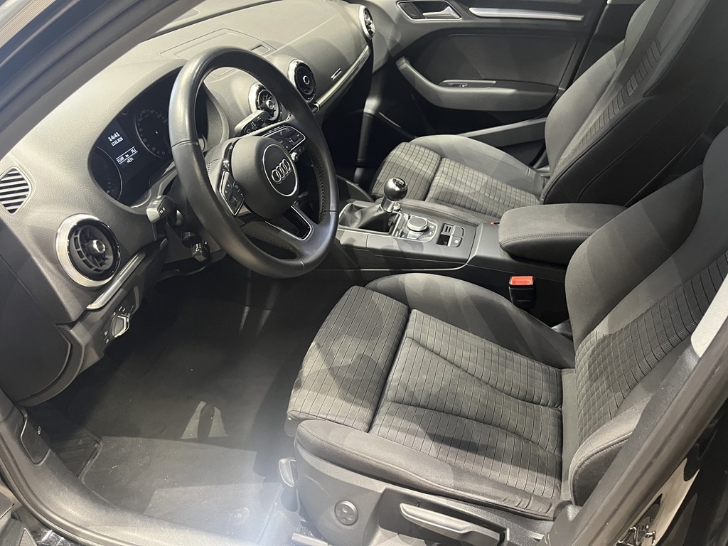 Bild som visar Audi A3 Sportback A3 Sportback 35 TFSI Sport Edition 150 hk 6-växlad - för mer information kontakta din Audi Partner