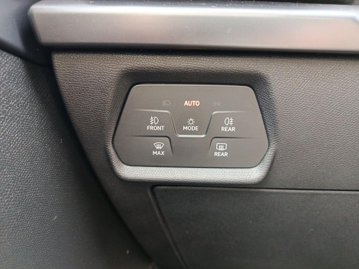 CUPRA Leon Sportstourer 1.5 eTSI DSG 110 kW (150 CV) — photo 13