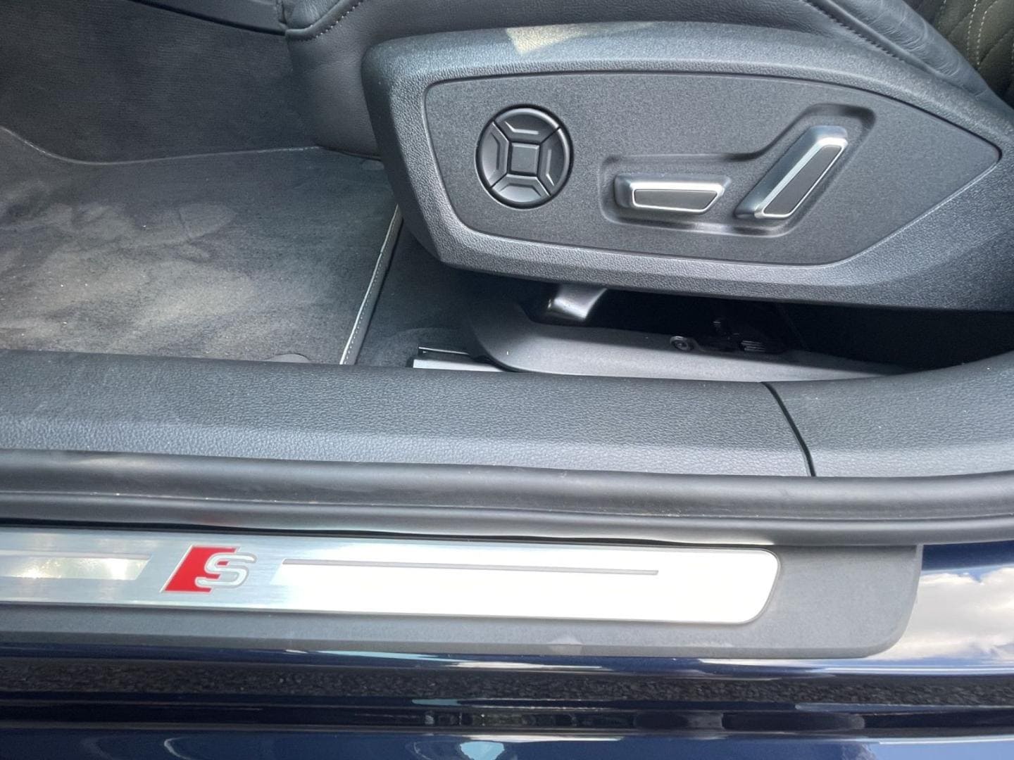 Bild über Audi S6 Limousine TDI quattro tiptronic - für weitere Informationen kontaktieren Sie den Audi Partner