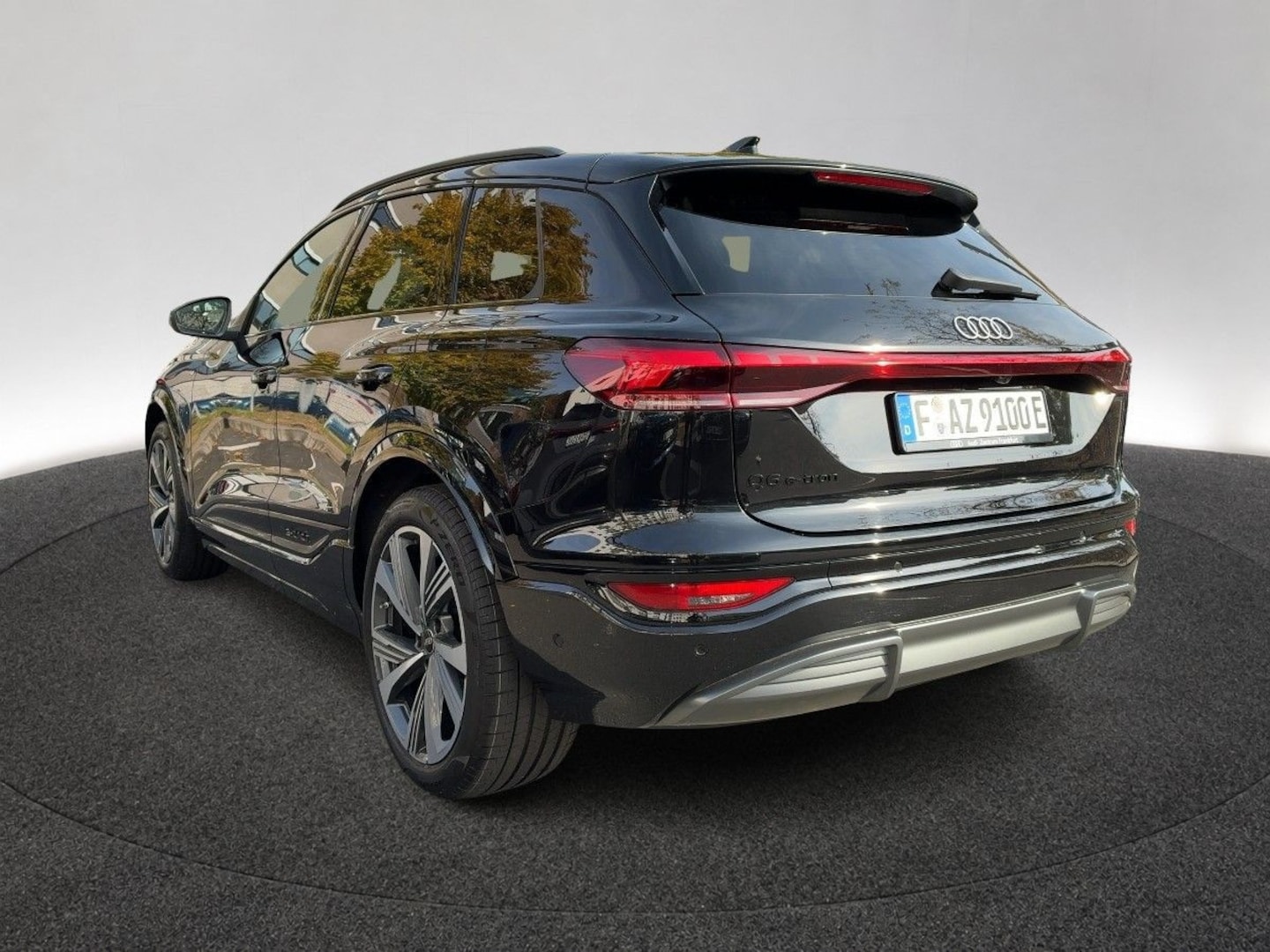 Bild über Audi Q6 SUV e-tron S line business e-tron performance 225 kW - für weitere Informationen kontaktieren Sie den Audi Partner