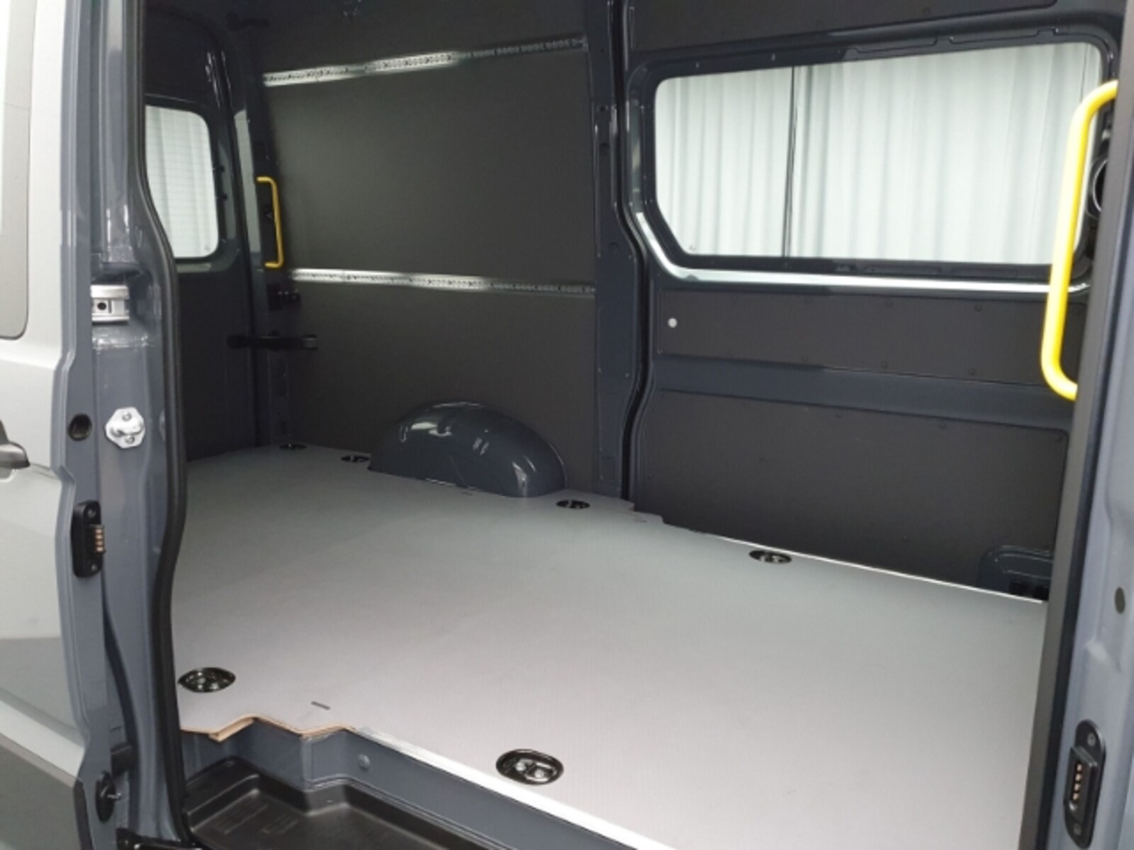 Volkswagen Crafter Kasten mittlerer Radstand – Bild 9