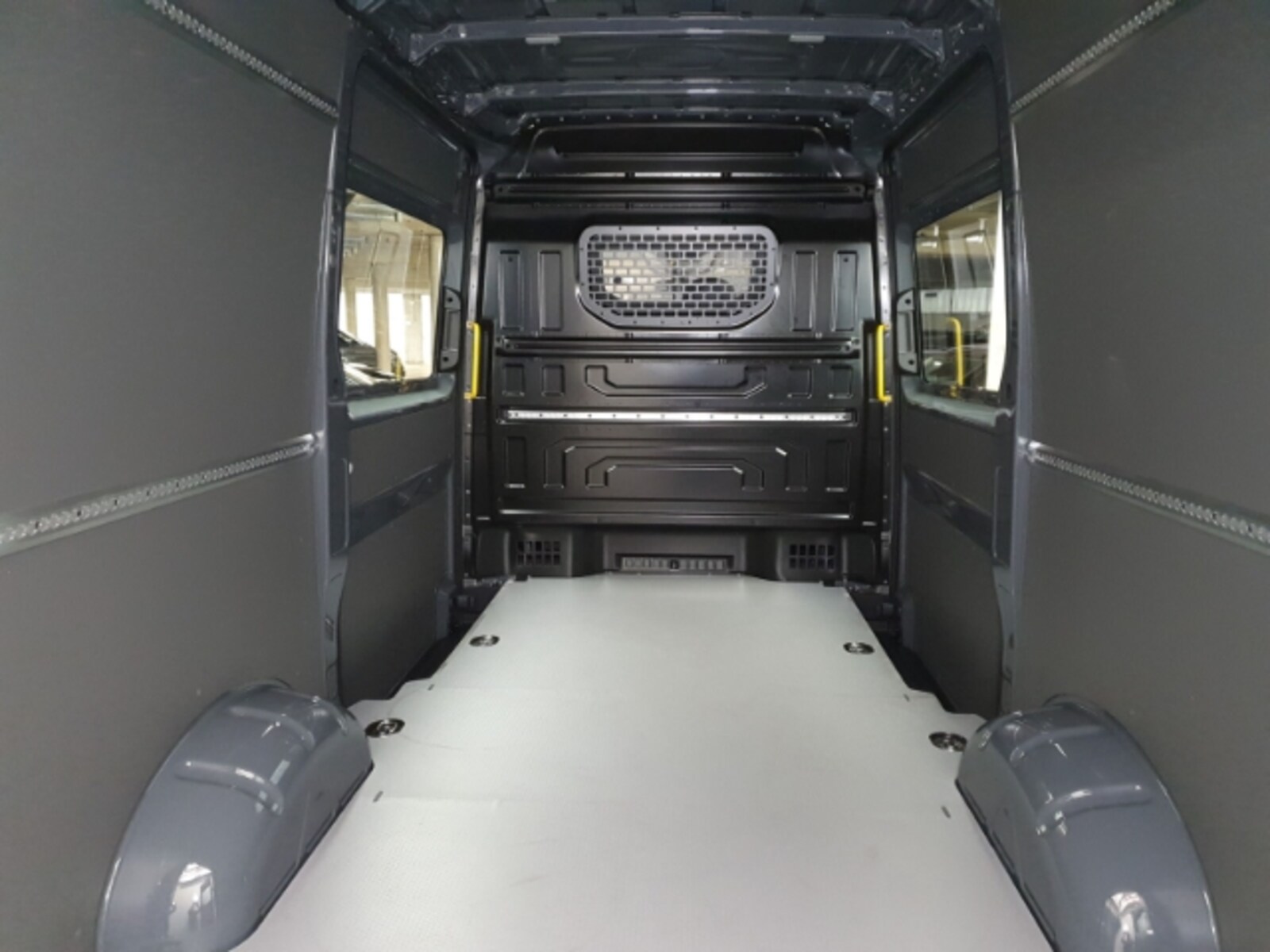 Volkswagen Crafter Kasten mittlerer Radstand – Bild 10