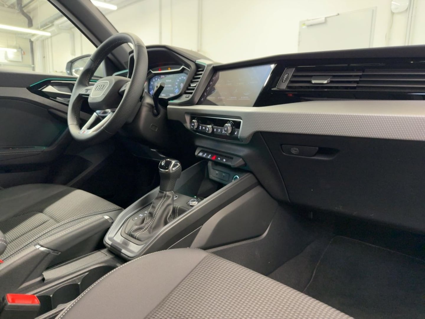 Bild über Audi A1 Sportback S line 40 TFSI S tronic - für weitere Informationen kontaktieren Sie den Audi Partner