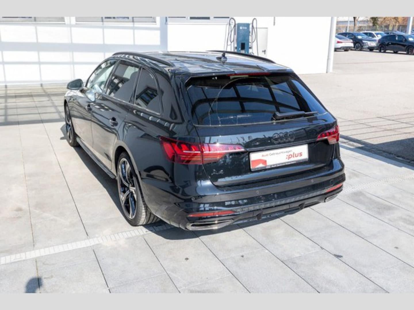 Bild über Audi A4 Avant S line 35 TFSI S tronic - für weitere Informationen kontaktieren Sie den Audi Partner